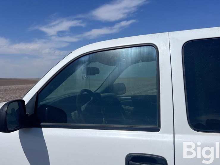 2004-chevrolet-silverado-2500-image-15