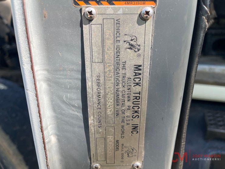 1996-mack-rd688s-image-28