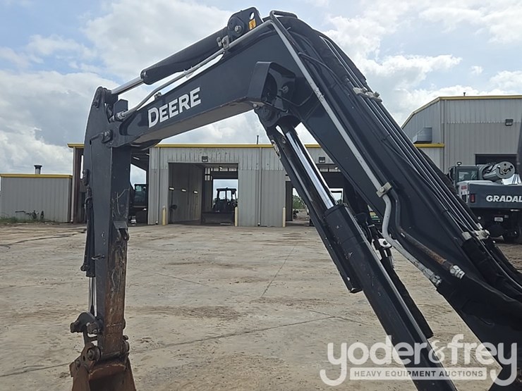 2019-deere-35g-image-35
