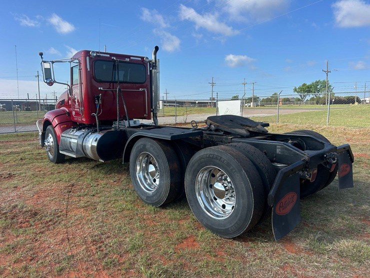 2012-peterbilt-386-image-3