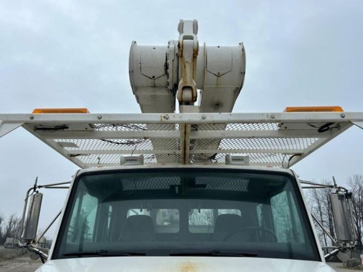 2004-freightliner-fl80-image-44