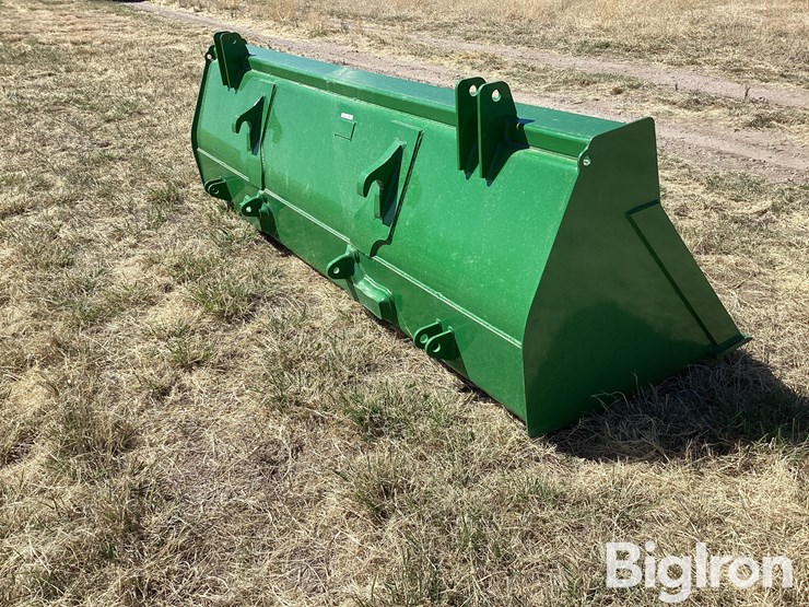 2016-john-deere-8-image-5