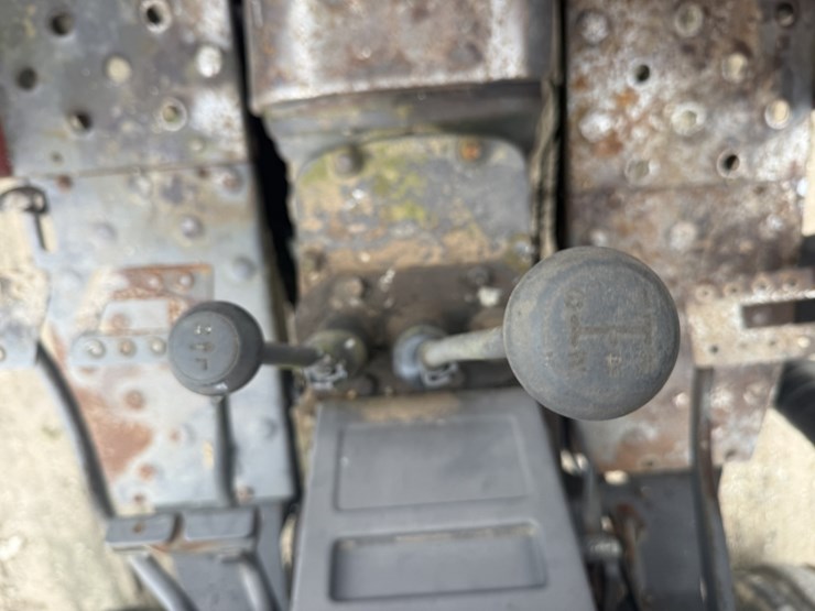 massey-ferguson-383-image-17