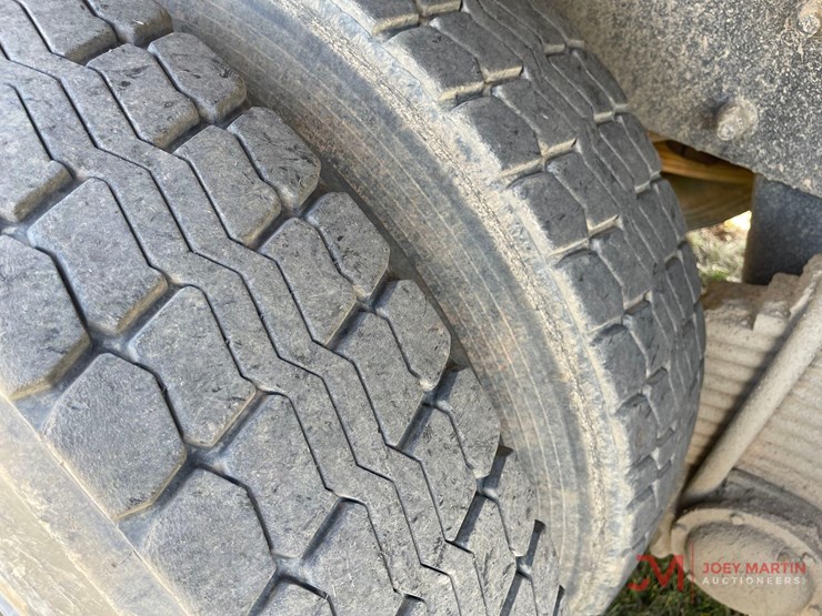 1984-mack-rd686s-image-12