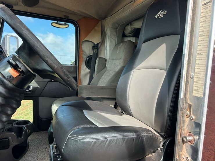 2009-kenworth-t300-image-24