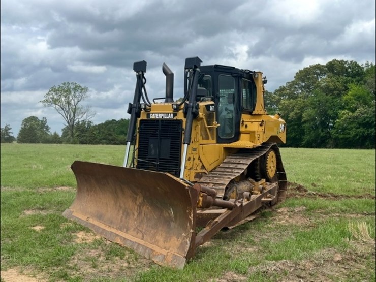 2012-caterpillar-d6t-image-1