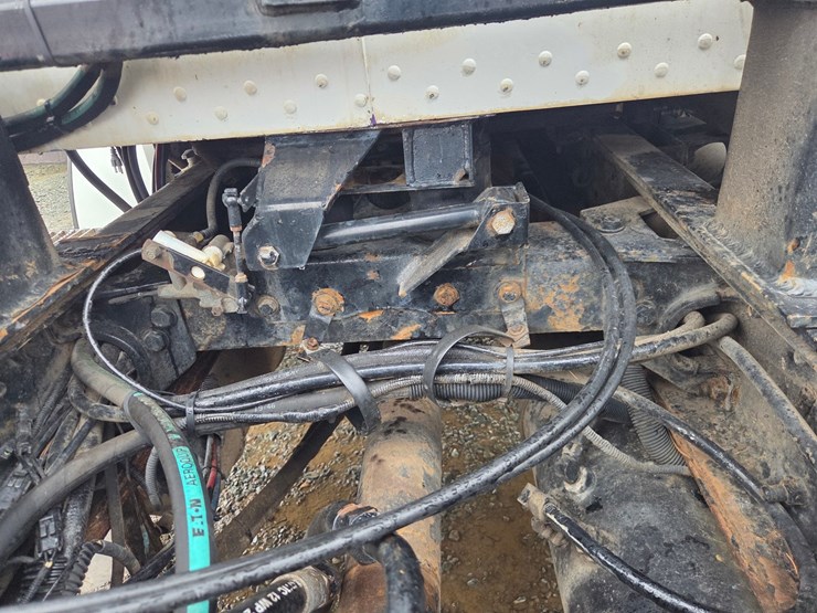 1995-peterbilt-357-image-23