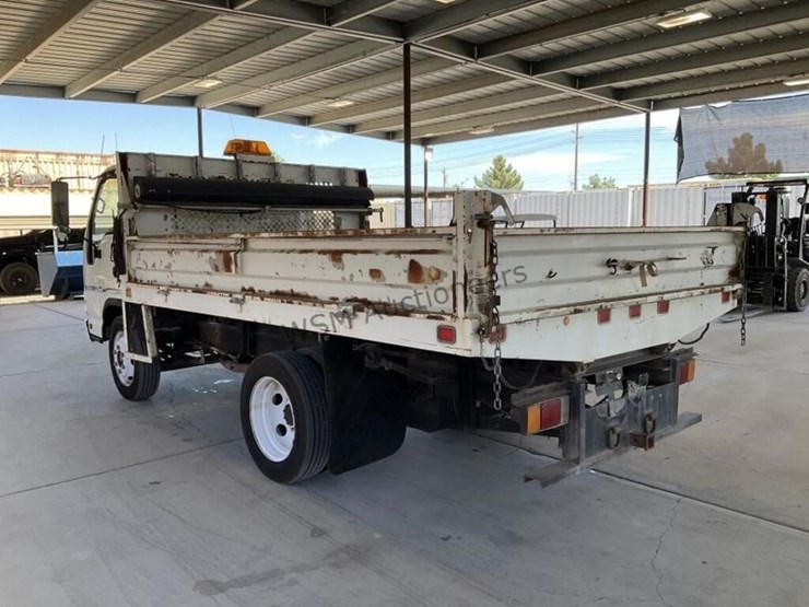 2006-isuzu-npr-image-5