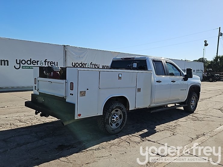 2022-chevrolet-2500hd-image-5