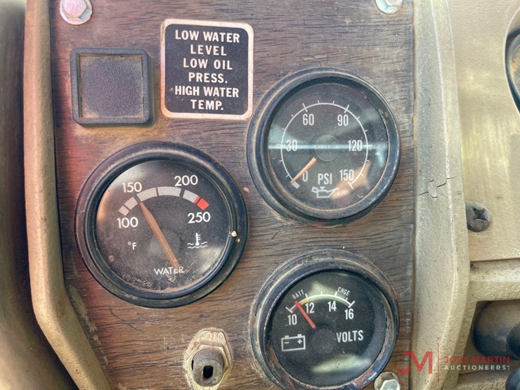 1984-mack-rd686s-image-29