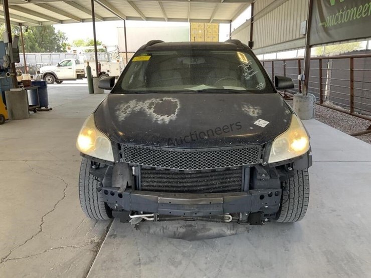 2012-chevrolet-traverse-ls-image-3