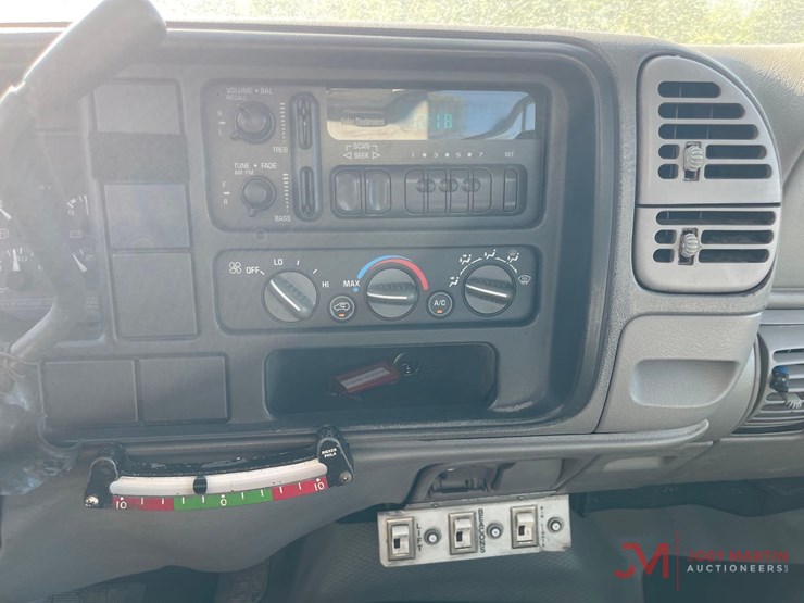 2001-chevrolet-3500-image-23