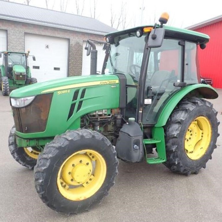 2016 JOHN DEERE 5085E