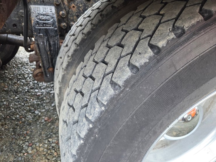 1995-peterbilt-357-image-99