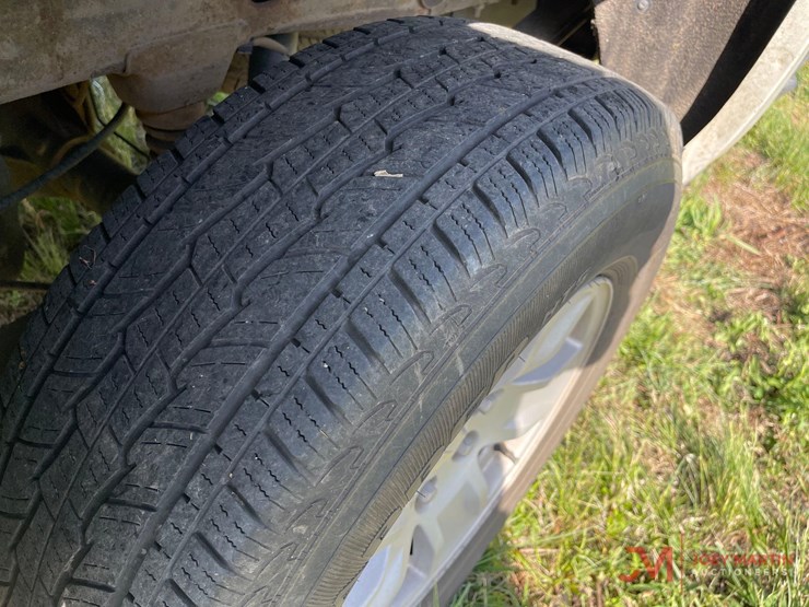2018-chevrolet-silverado-1500-lt-image-9