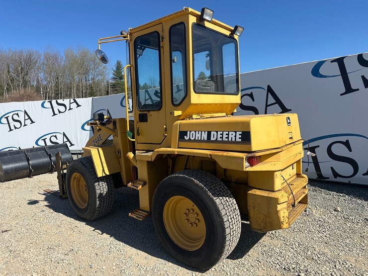 deere-244e-image-3