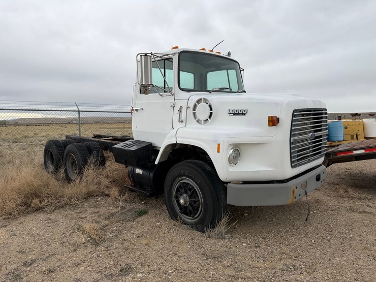 1990-ford-l8000-image-1