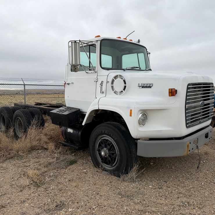 1990 FORD L8000
