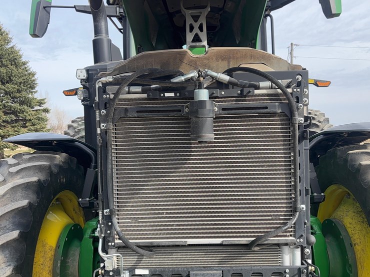 2022-john-deere-8r-370-image-9