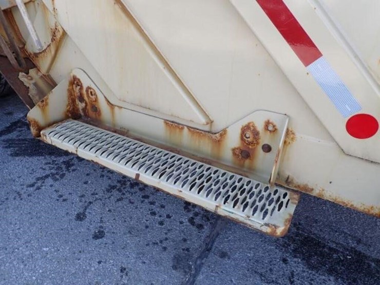 2017-western-star-4700sb-image-78