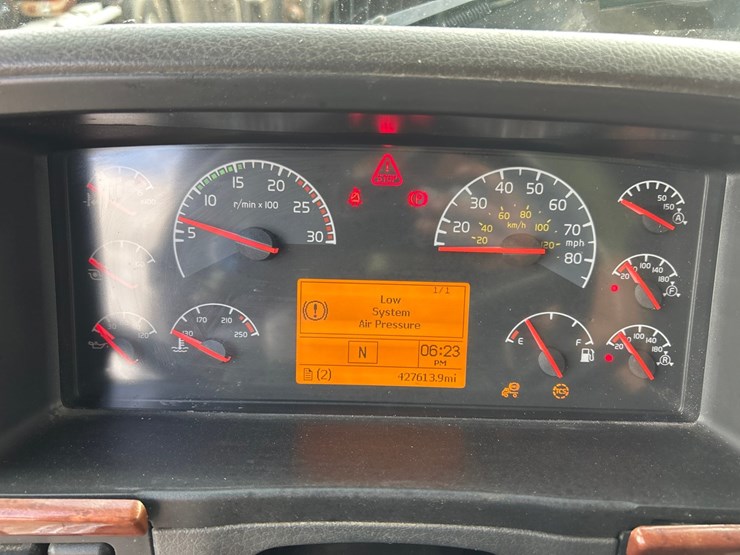 2009-volvo-10-image-59