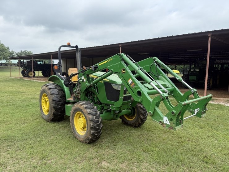 2021-john-deere-5075e-image-3