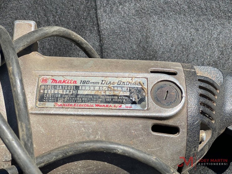 makita-electric-grinder-image-3