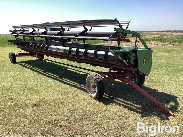 john-deere-230-image-3