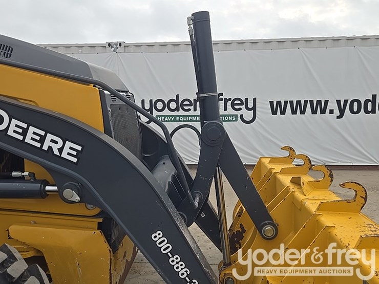 2021-deere-410l-image-28