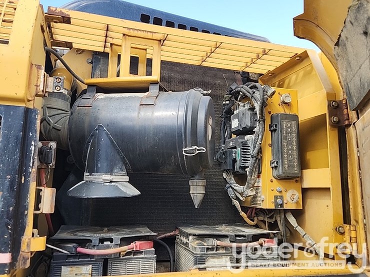 2005-caterpillar-330-image-34