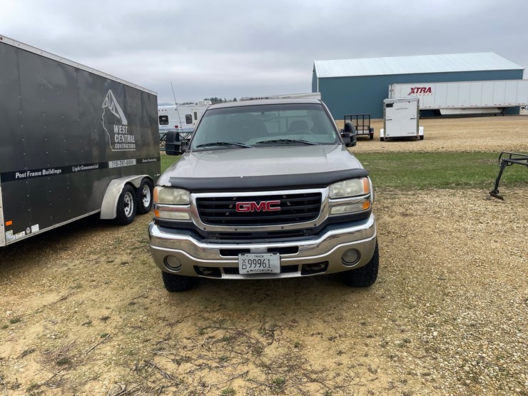 2003-gmc-sierra-2500-image-2
