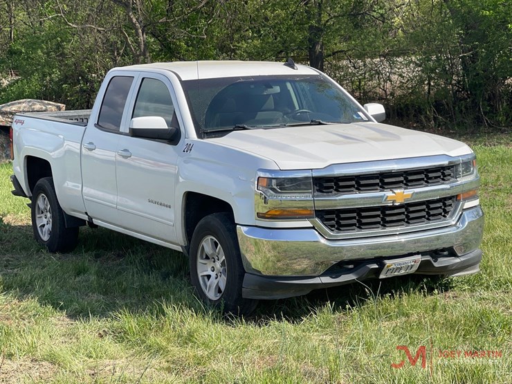 2018-chevrolet-silverado-1500-lt-image-1