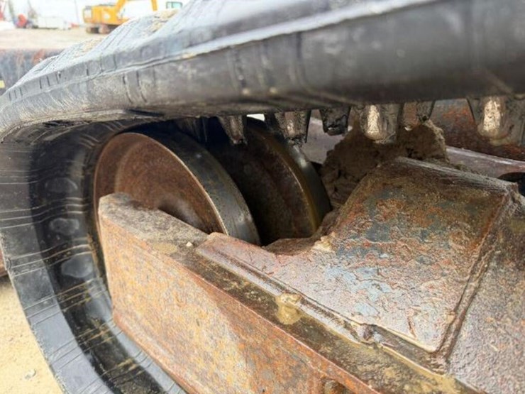 2016-bobcat-t750-image-38