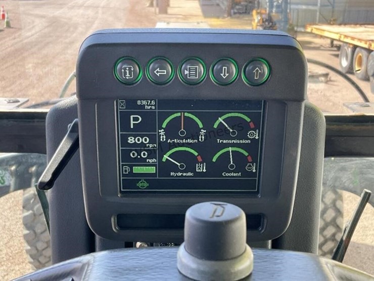 2011-deere-672g-image-27