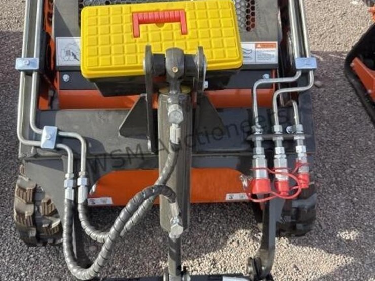 2026-sdl-36c-stand-up-skid-steer-image-6