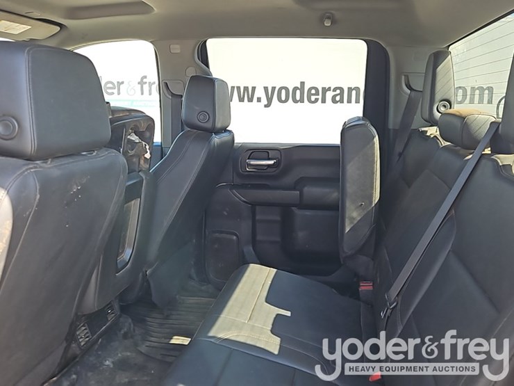 2022-chevrolet-2500hd-image-24