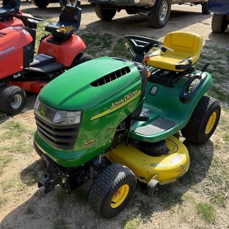 JOHN DEERE L110