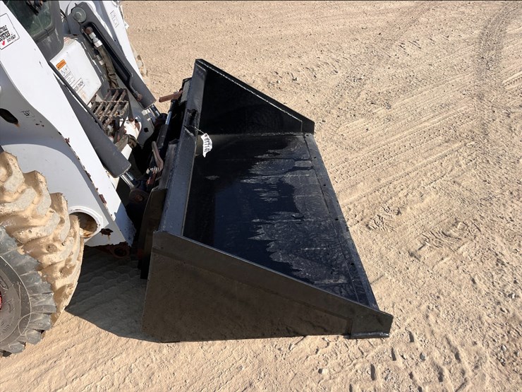 wildcat-68"-skid-steer-long-bottom-bucket-image-2