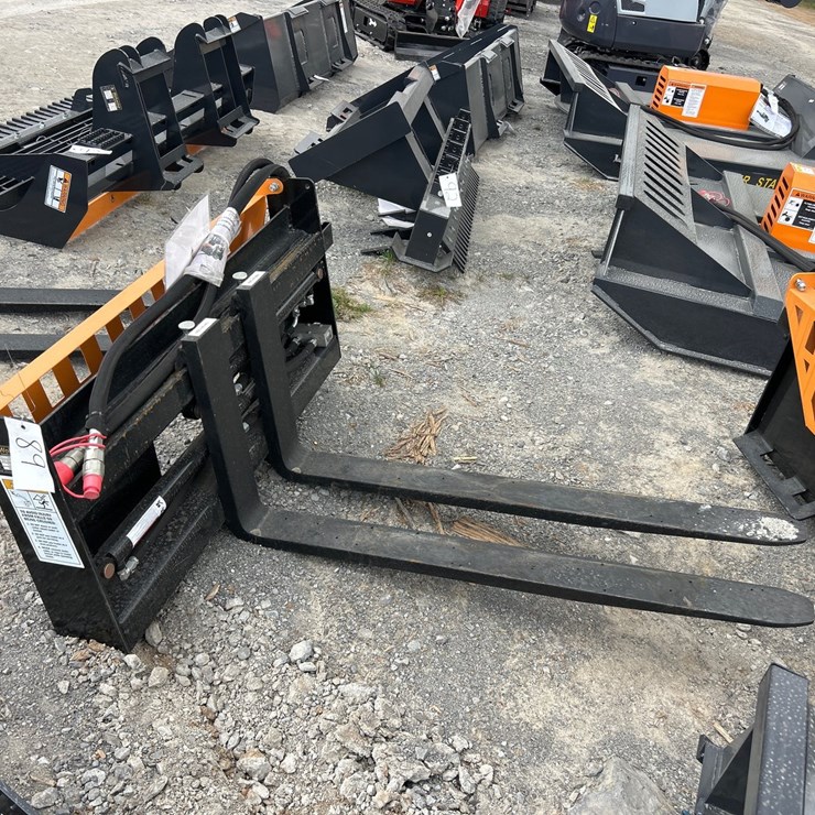 #89 • HYDRAULIC SKID STEER PALLET FORKS