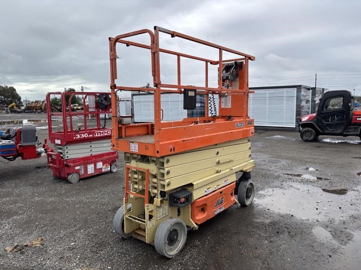 2010-jlg-2632es-image-3