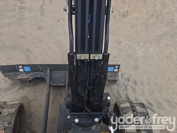 2022-deere-17g-image-35