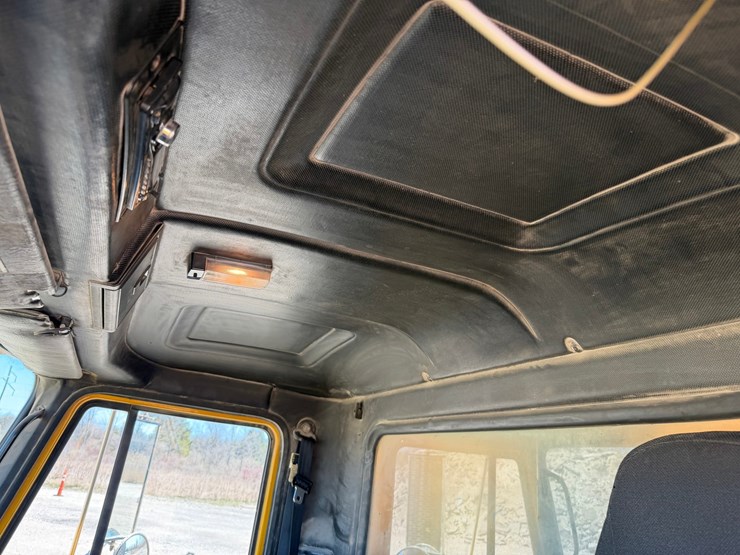 1995-mack-cl713-image-44