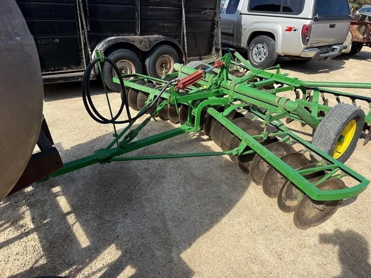 john-deere-10-image-1