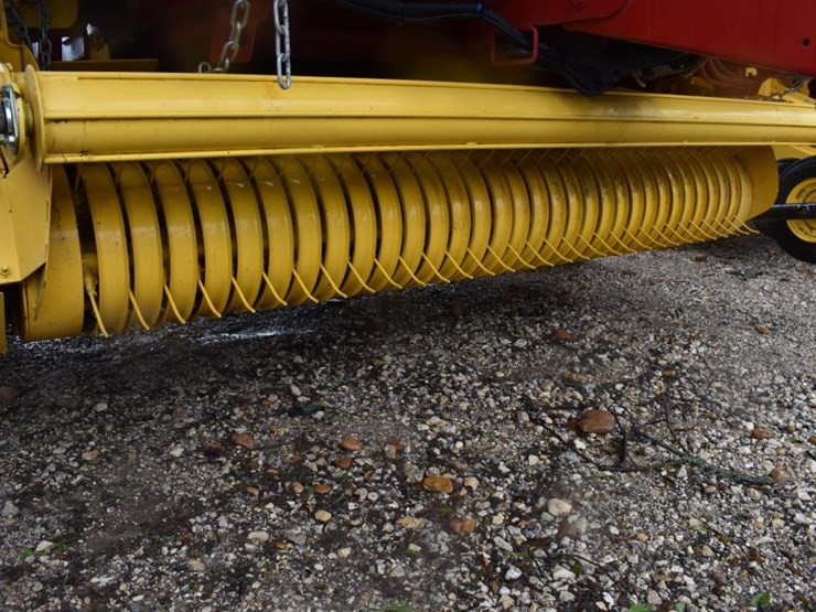 new-holland-roll-belt-560-image-3