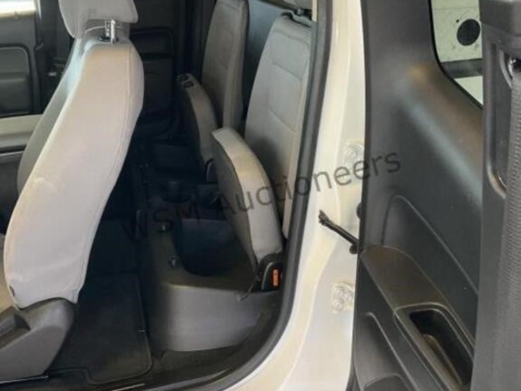 2015-chevrolet-colorado-image-25