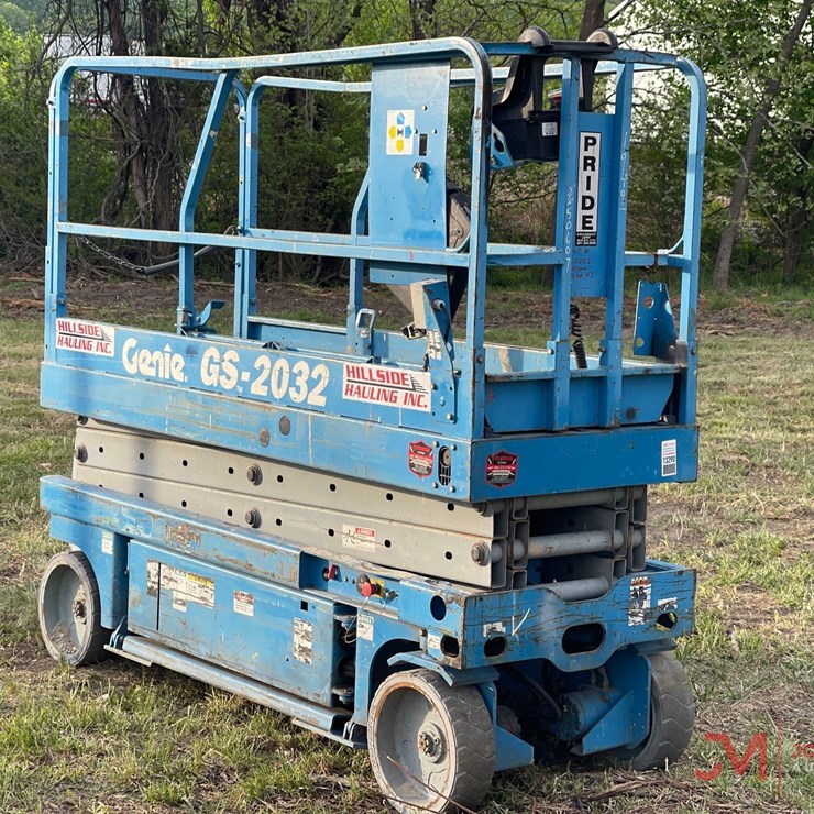 2003 GENIE GS2032