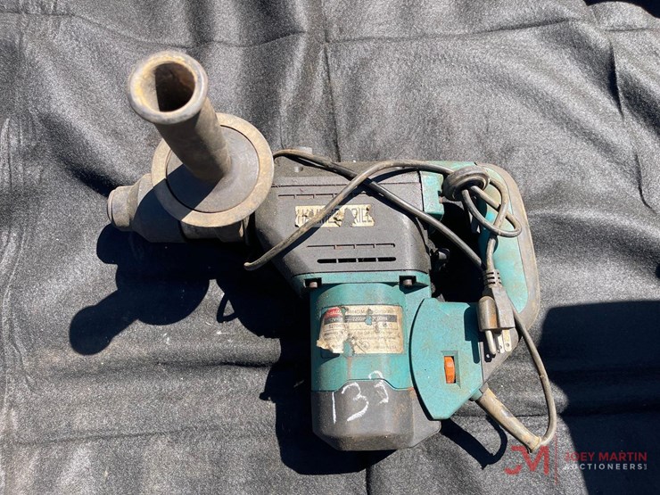 makita-electric-hammer-drill-image-1