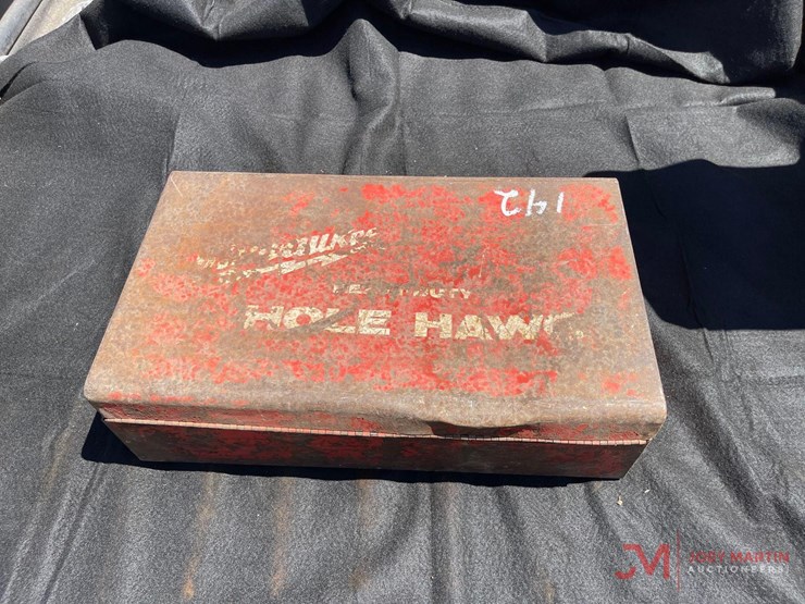 milwaukee-electric-hammer-drill-with-case-image-2