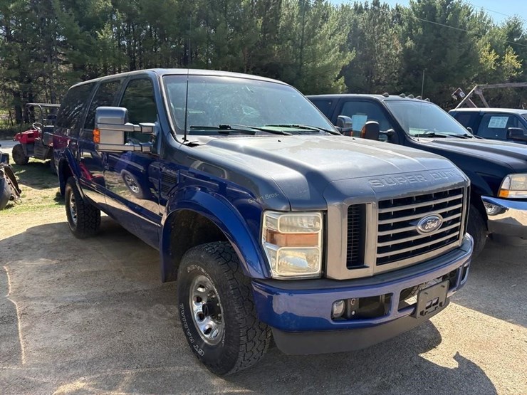 2001-ford-excursion-image-3