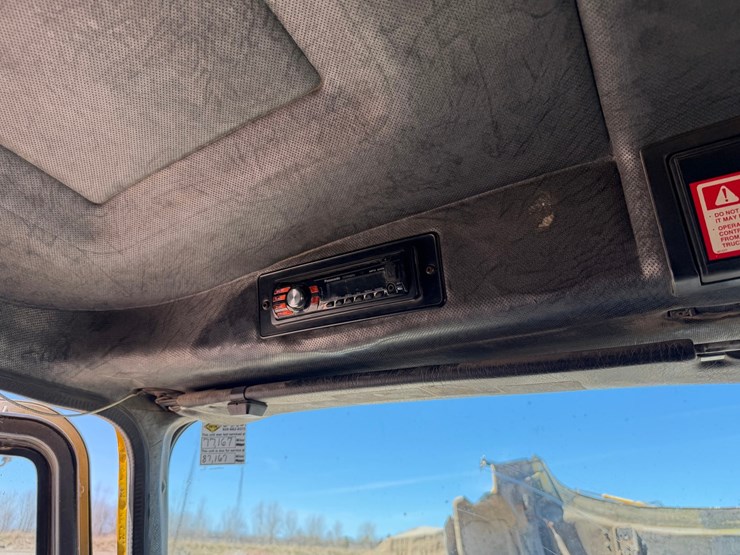 1995-mack-cl713-image-59